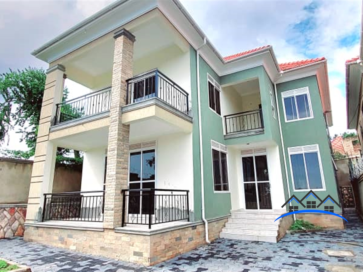 Villa for sale in Kiwaatule Kampala