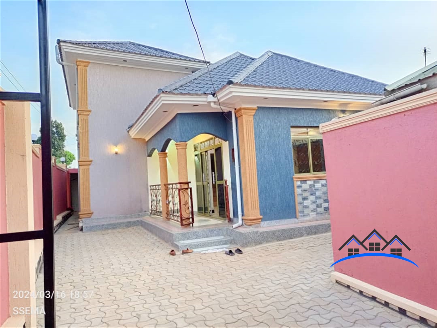 Storeyed house for sale in Bujuuko Wakiso