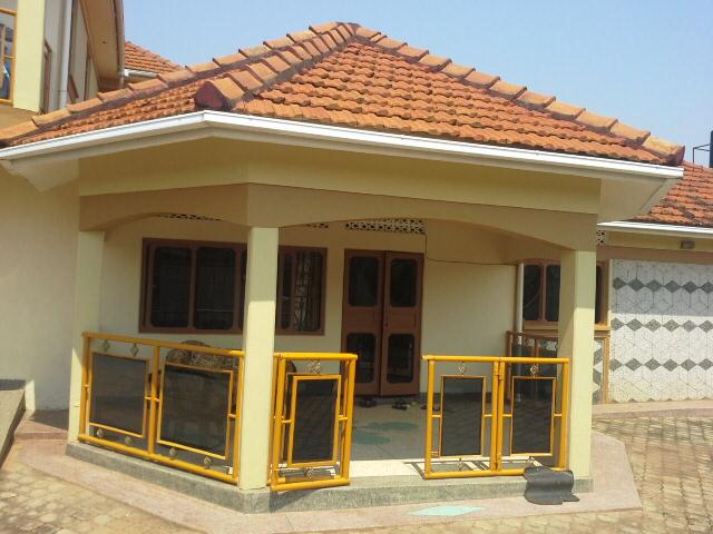 Bungalow for rent in Naalya Kampala