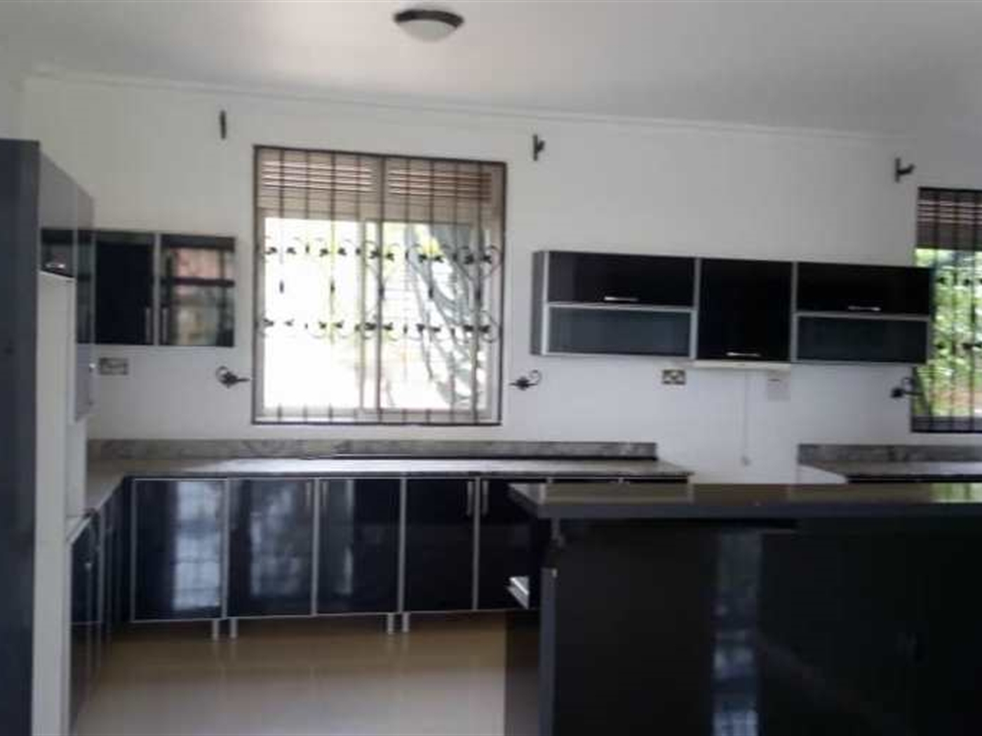 Mansion for rent in Luzira Kampala