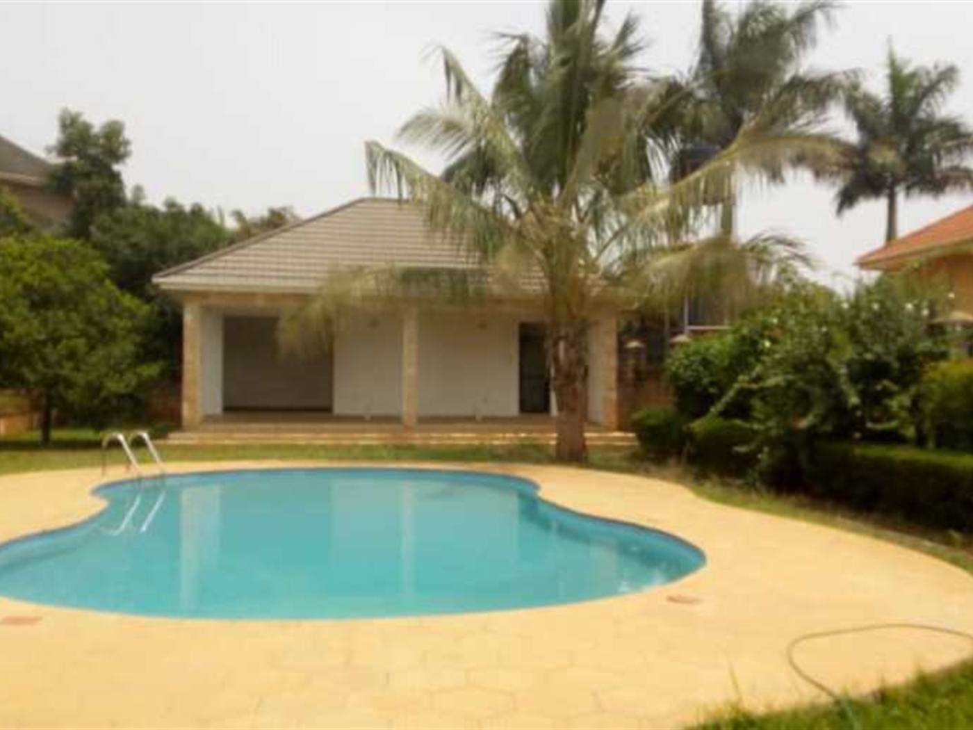 Mansion for rent in Luzira Kampala