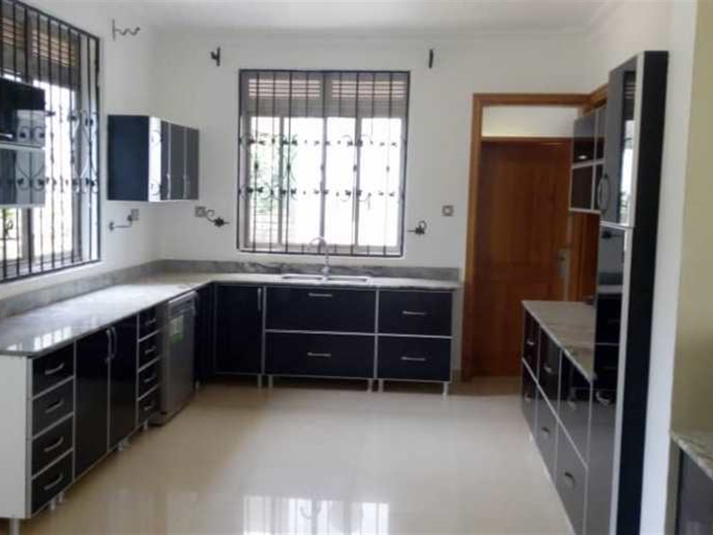 Mansion for rent in Luzira Kampala