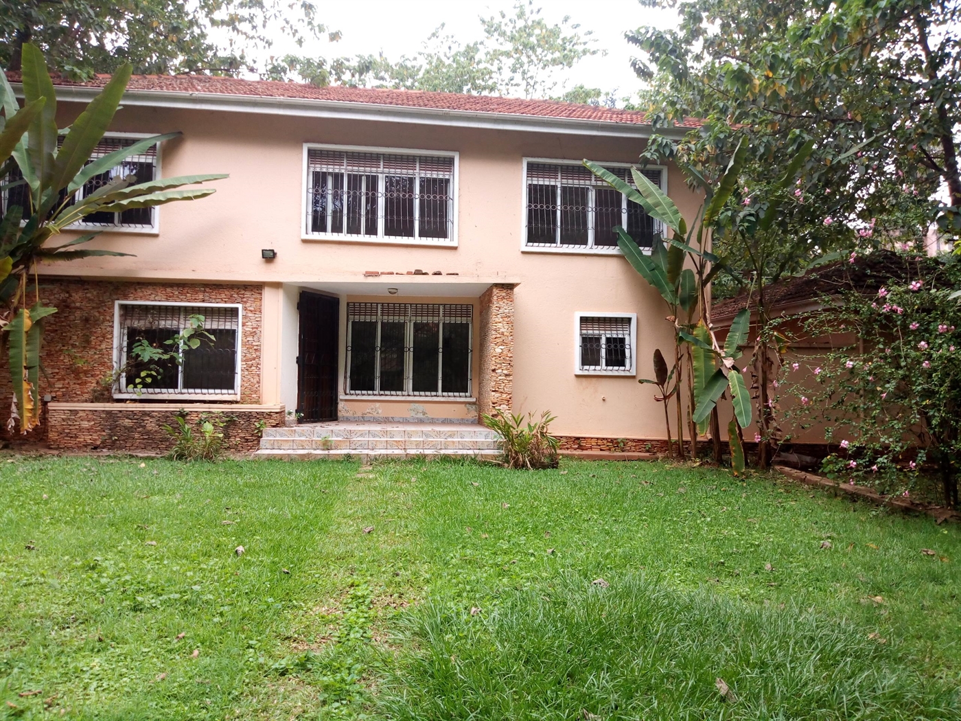 Mansion for rent in Kololo Kampala