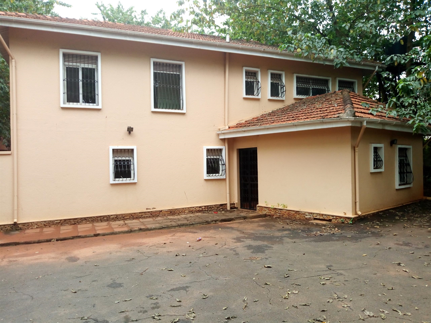 Mansion for rent in Kololo Kampala