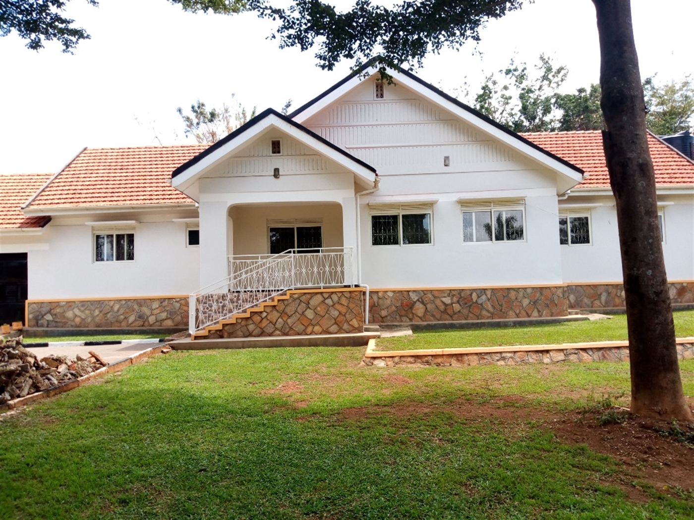 Bungalow for rent in Naguru Kampala