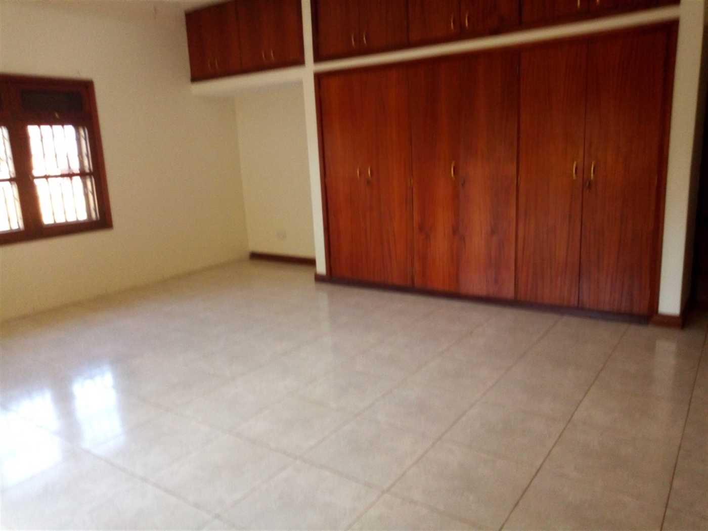 Bungalow for rent in Muyenga Kampala