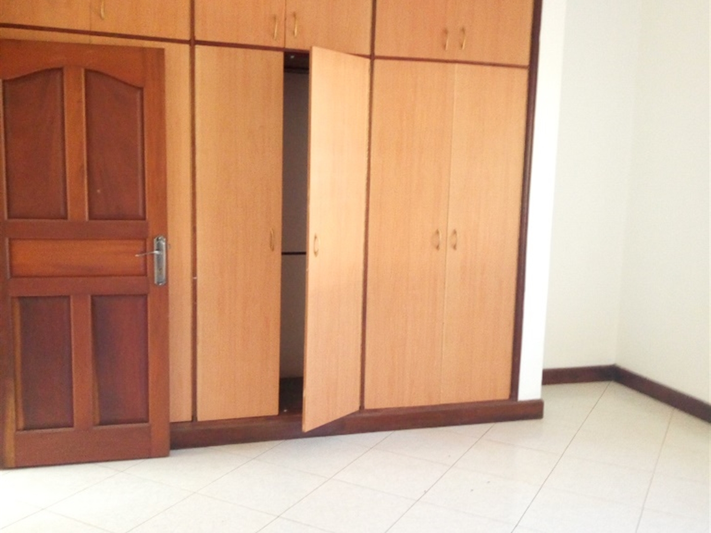 Mansion for rent in Munyonyo Kampala