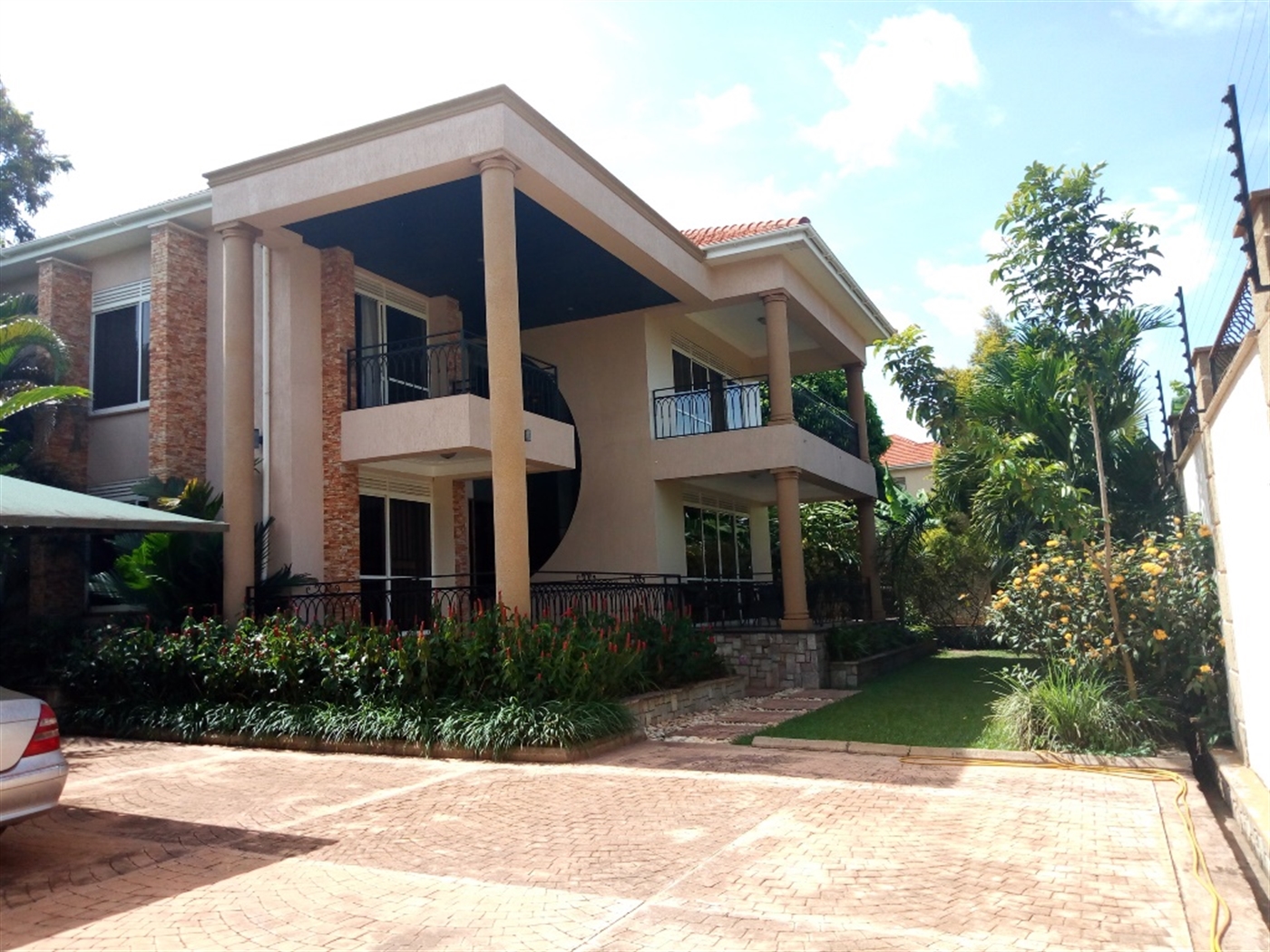 Mansion for rent in Munyonyo Kampala