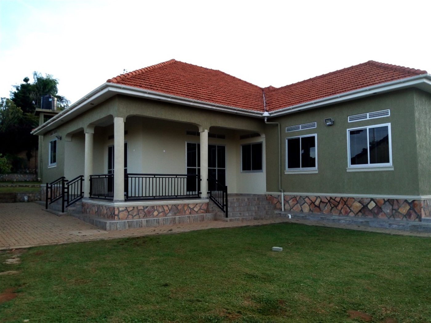 Bungalow for rent in Muyenga Kampala