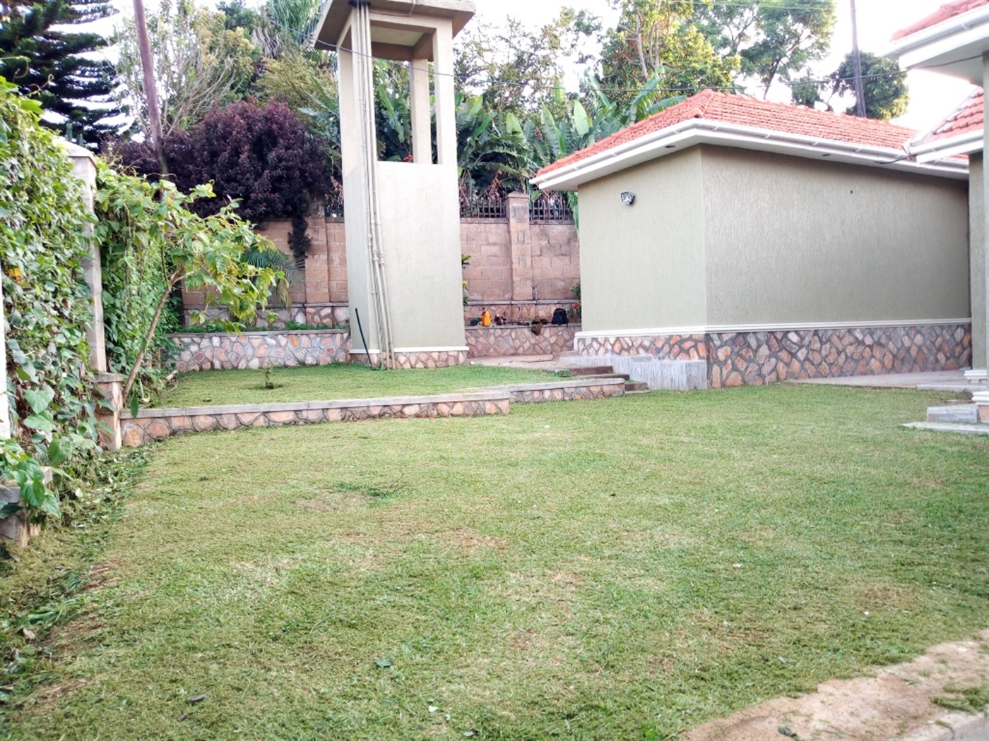 Bungalow for rent in Muyenga Kampala