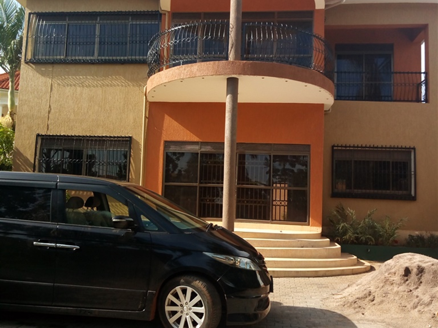 Mansion for rent in Munyonyo Kampala