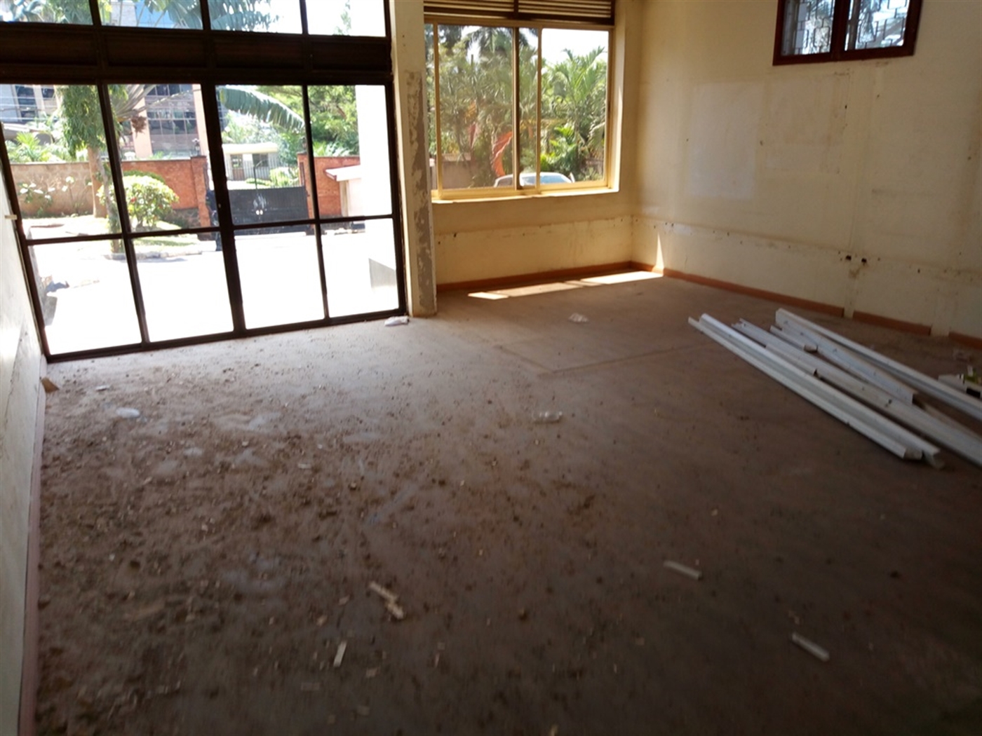 Bungalow for rent in Bugoloobi Kampala