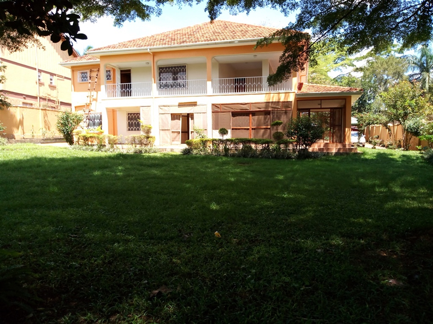 Bungalow for rent in Bugoloobi Kampala