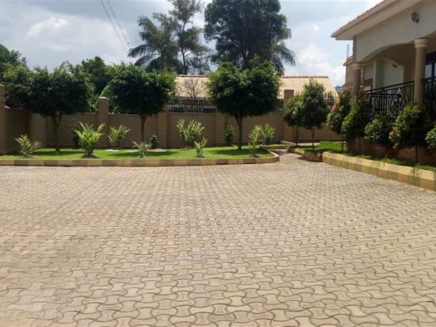 Bungalow for sale in Munyonyo Kampala