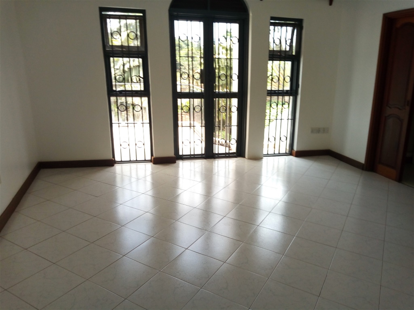 Duplex for rent in Kololo Kampala