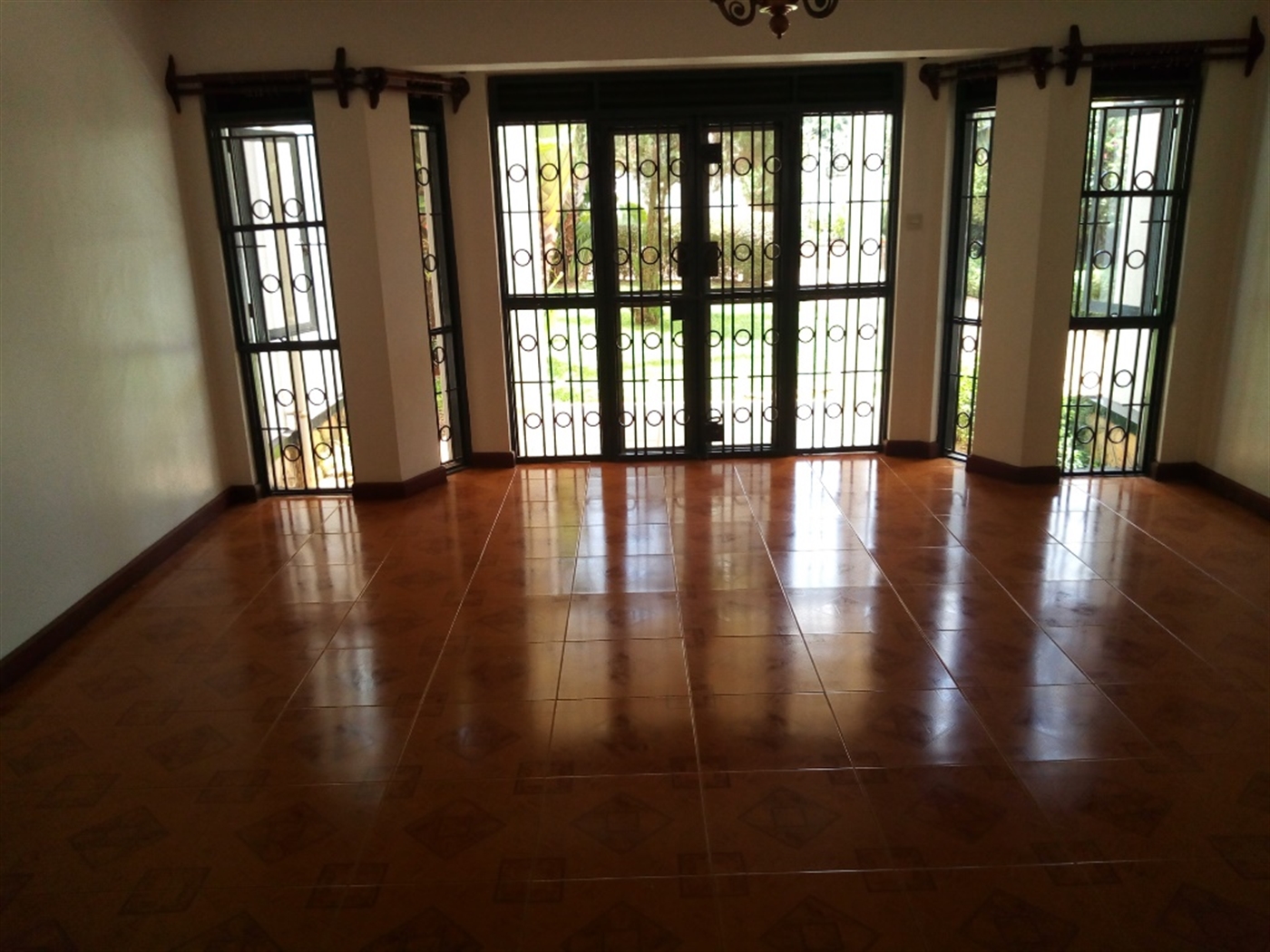 Duplex for rent in Kololo Kampala