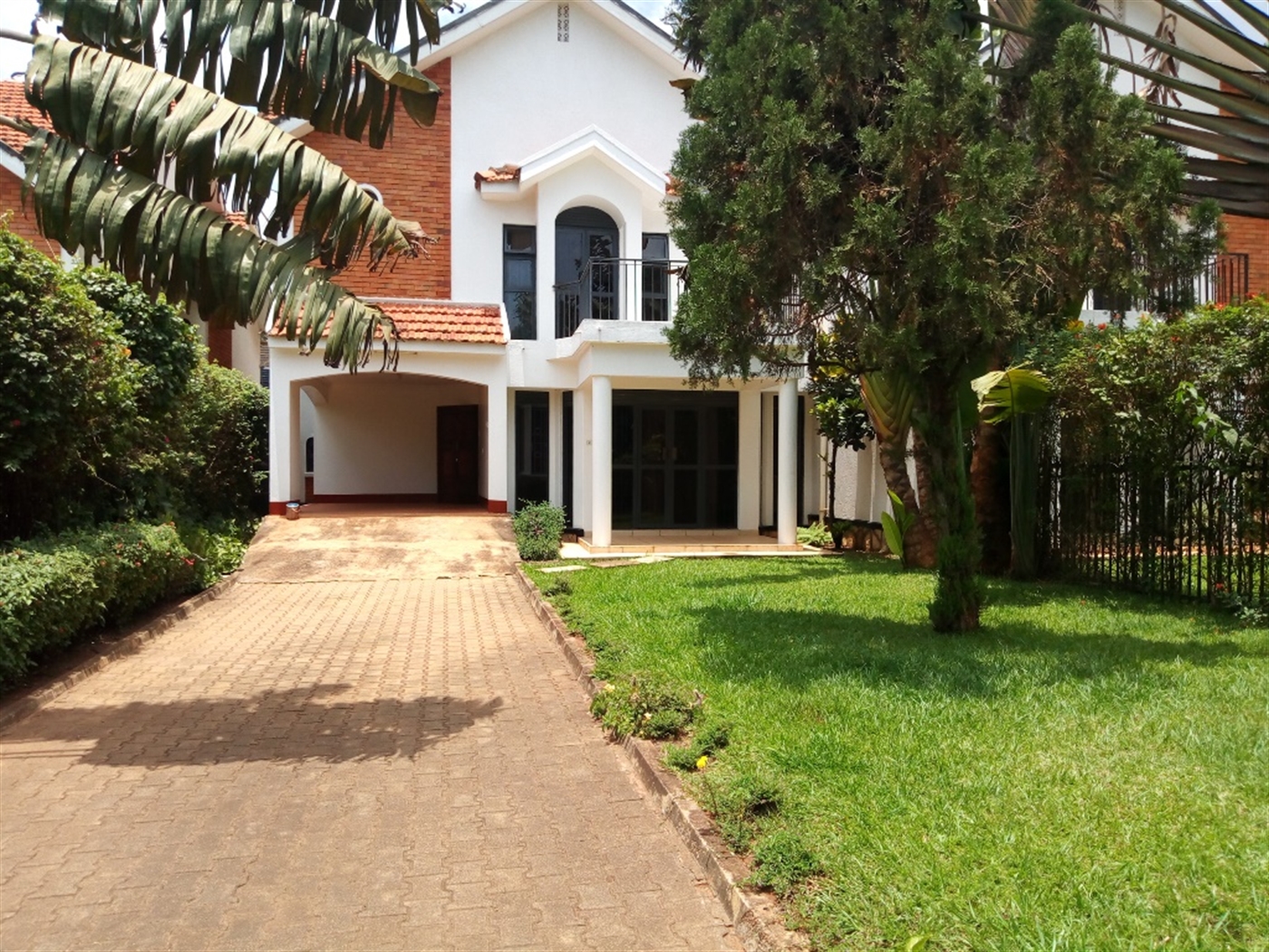 Duplex for rent in Kololo Kampala