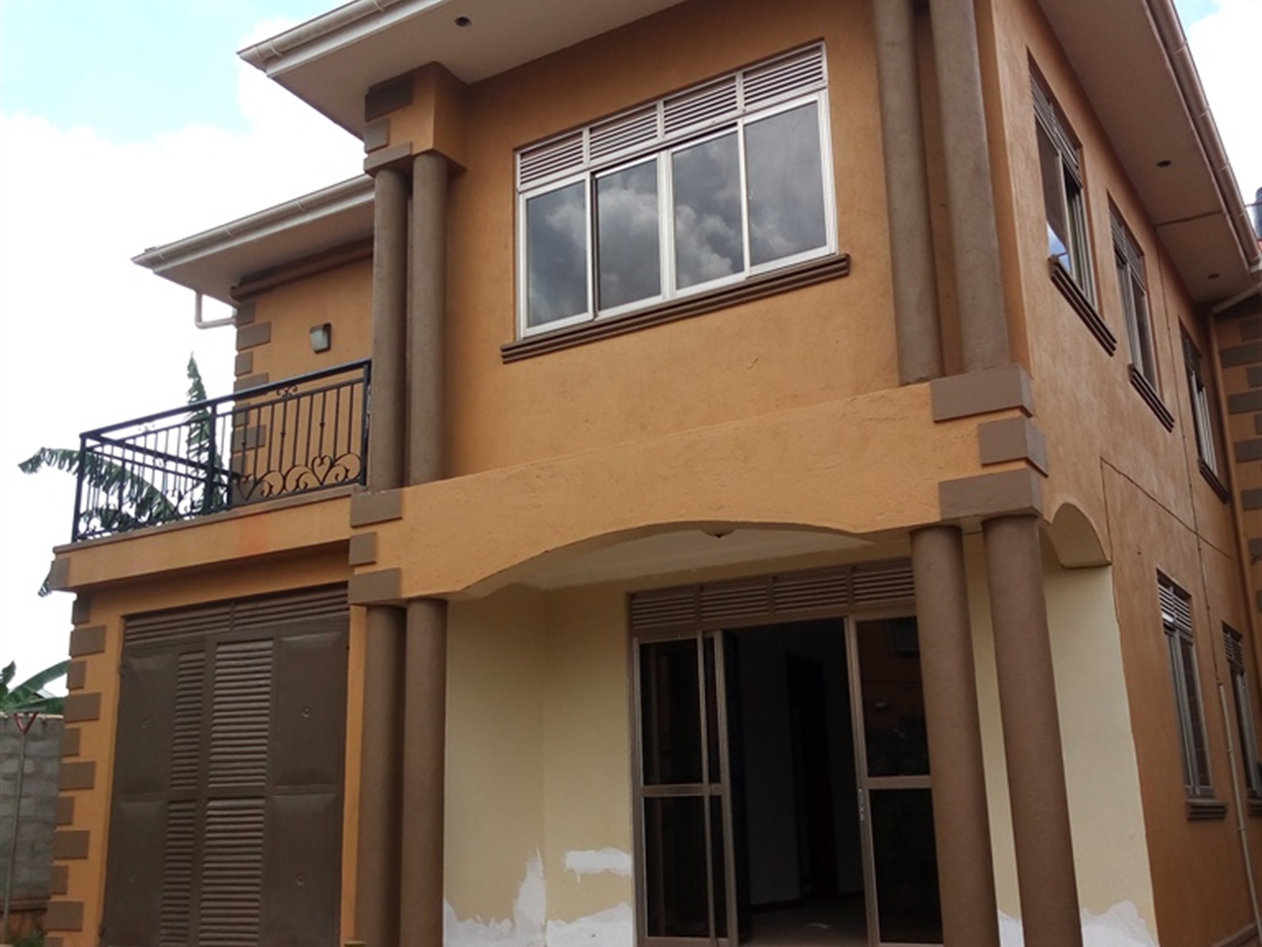 Duplex for rent in Kisaasi Kampala