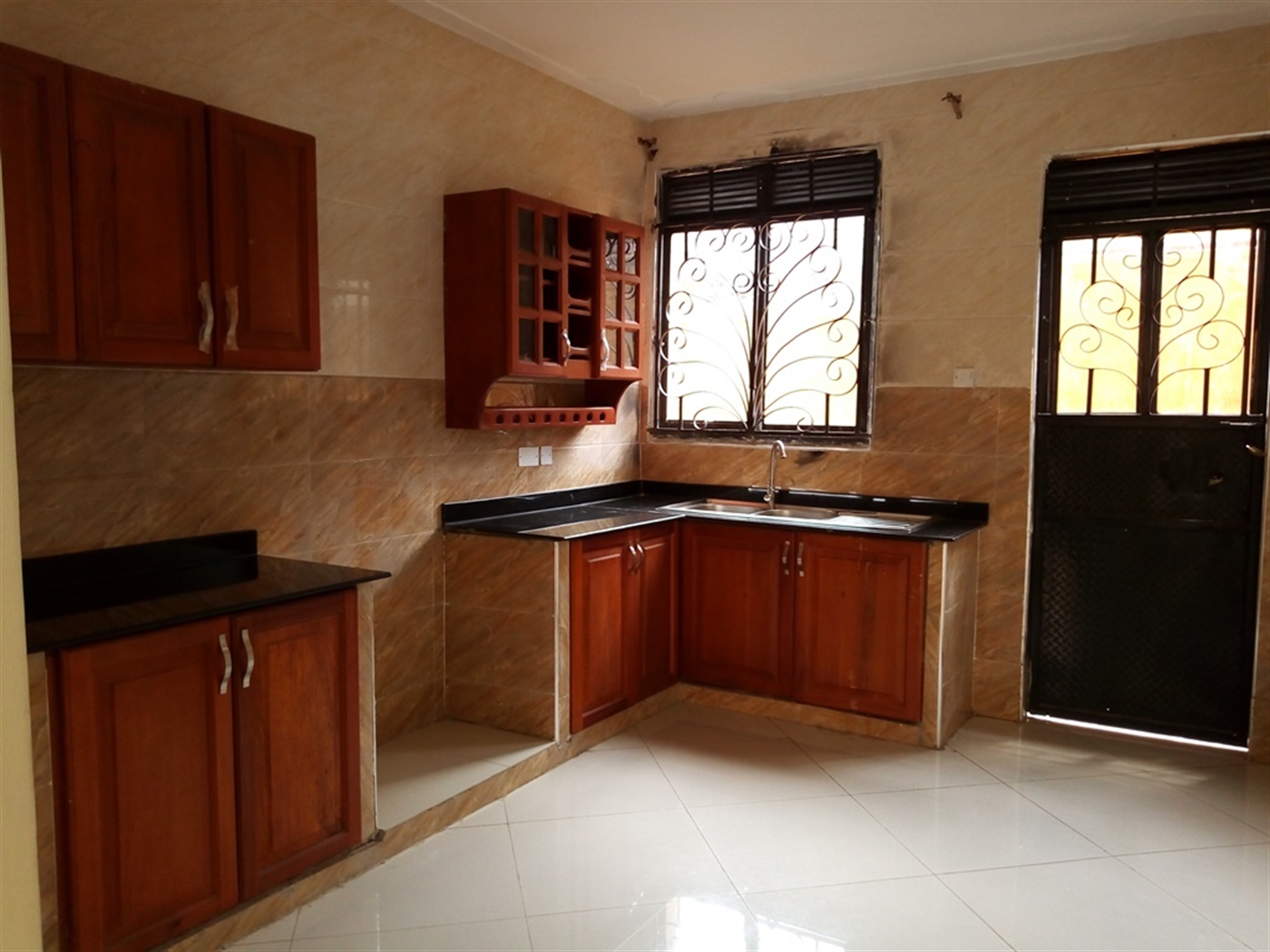 Duplex for rent in Kisaasi Kampala