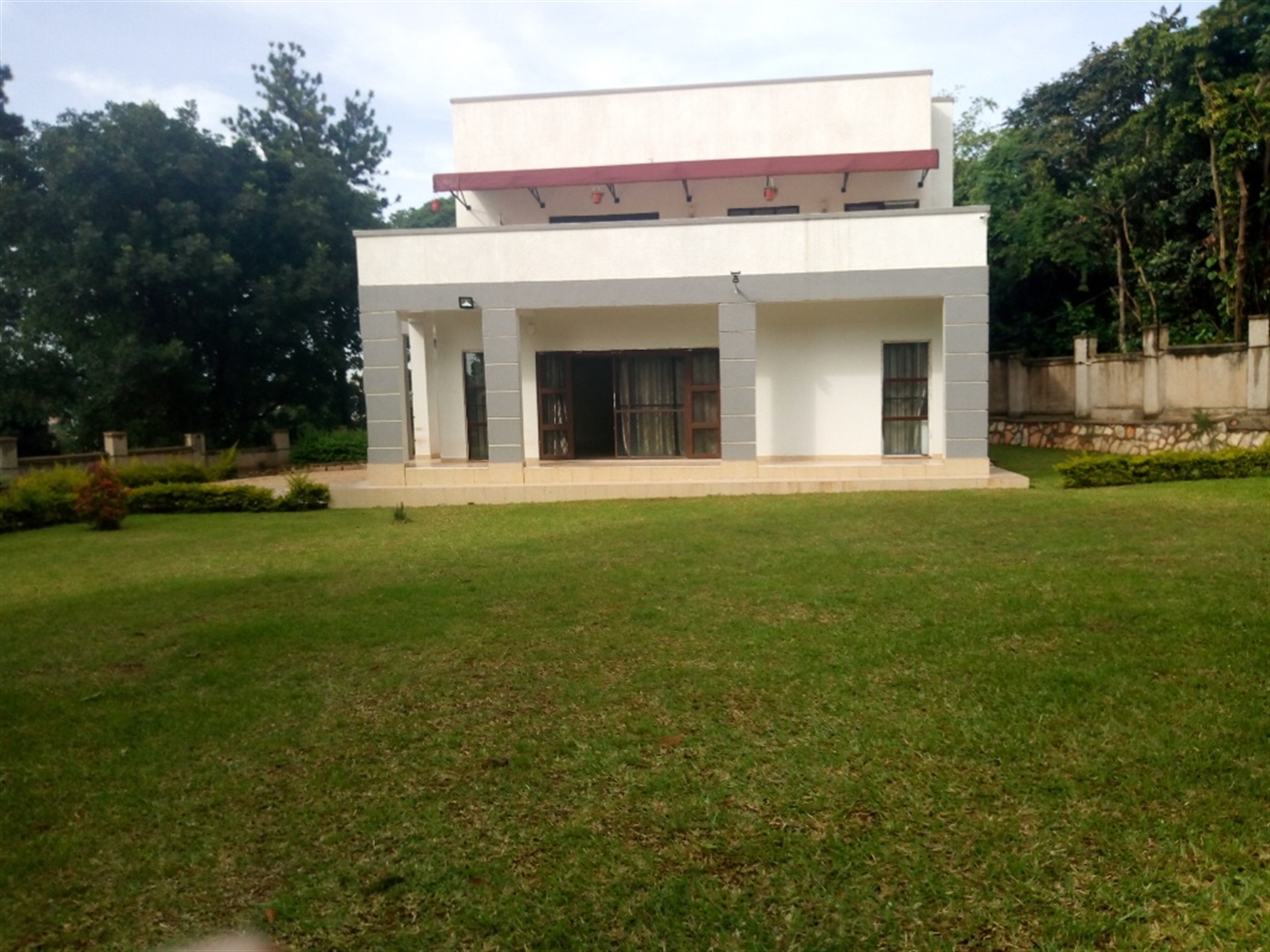 Mansion for rent in Kisaasi Kampala