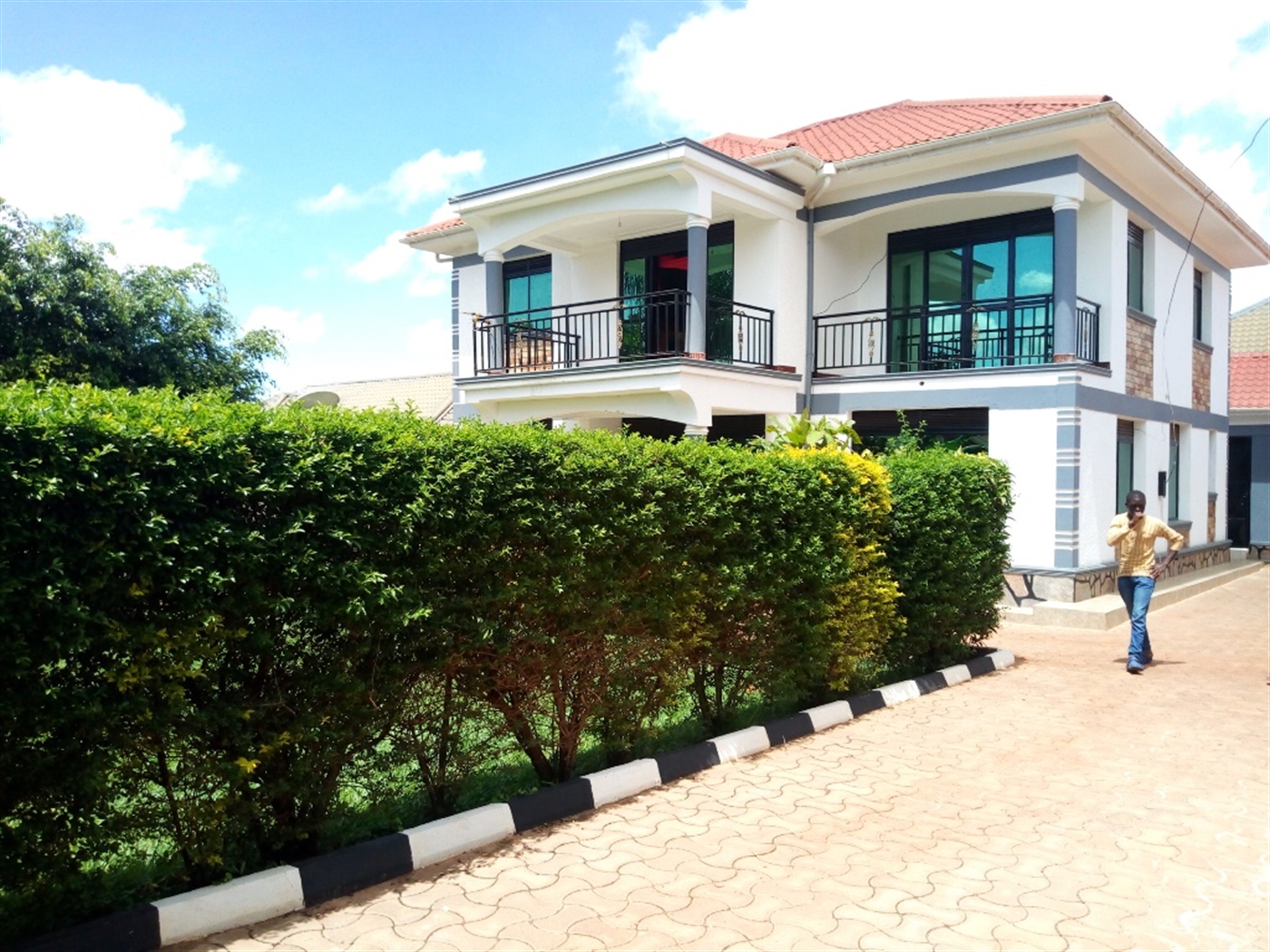 Mansion for sale in Kitende Wakiso