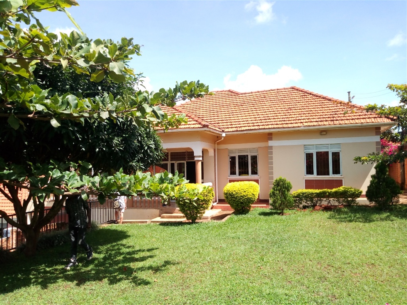 Mansion for sale in Bwebajja Wakiso