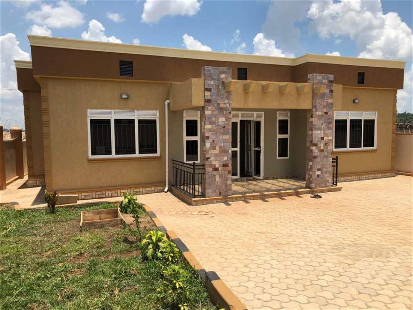 Storeyed house for sale in Munyonyo Kampala