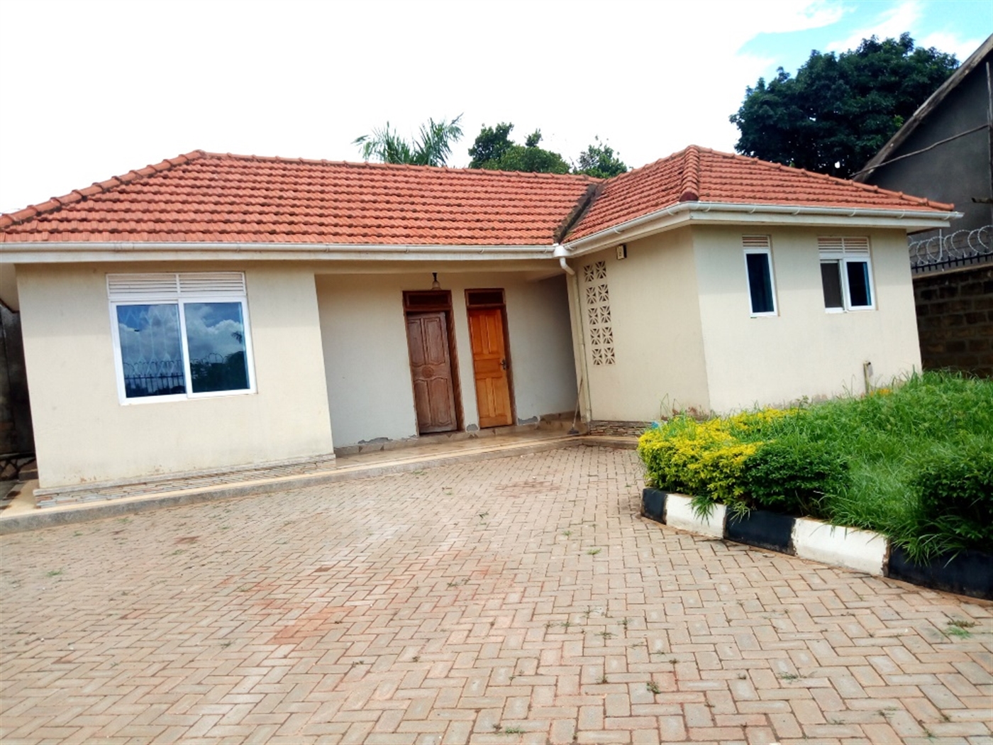 Mansion for rent in Munyonyo Kampala