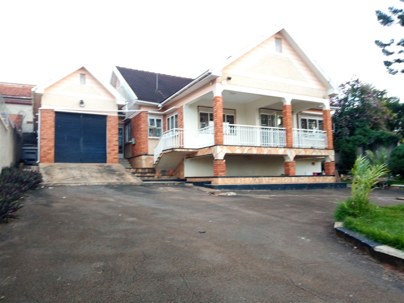 Bungalow for rent in Muyenga Kampala