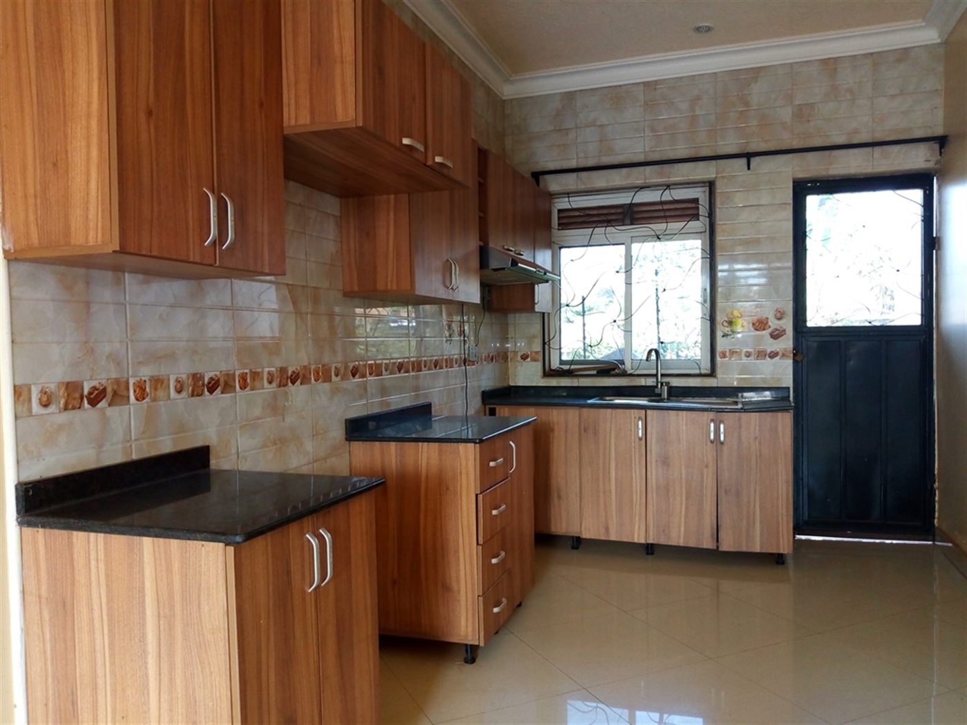 Duplex for rent in Kisaasi Kampala