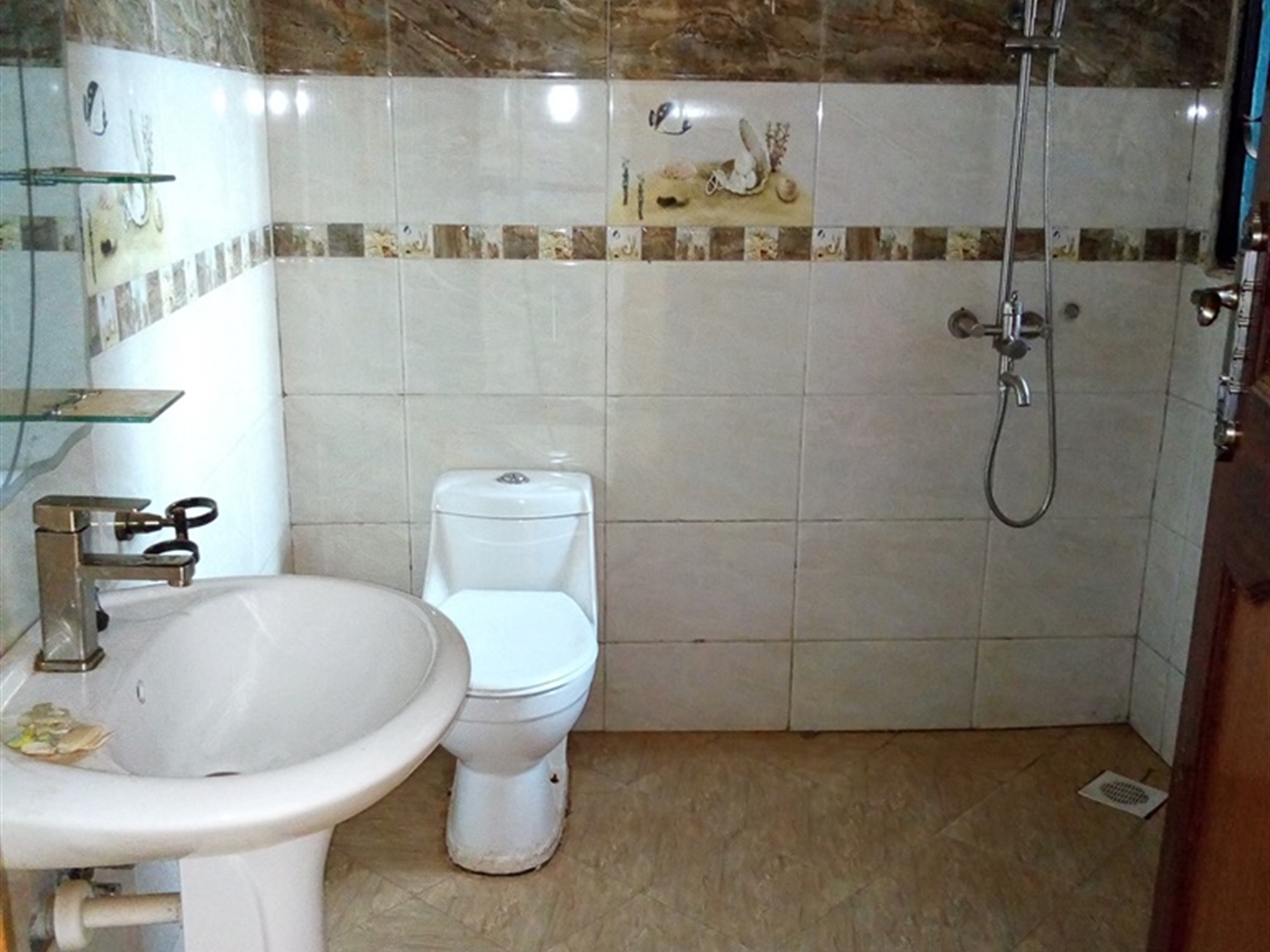 Duplex for rent in Kisaasi Kampala