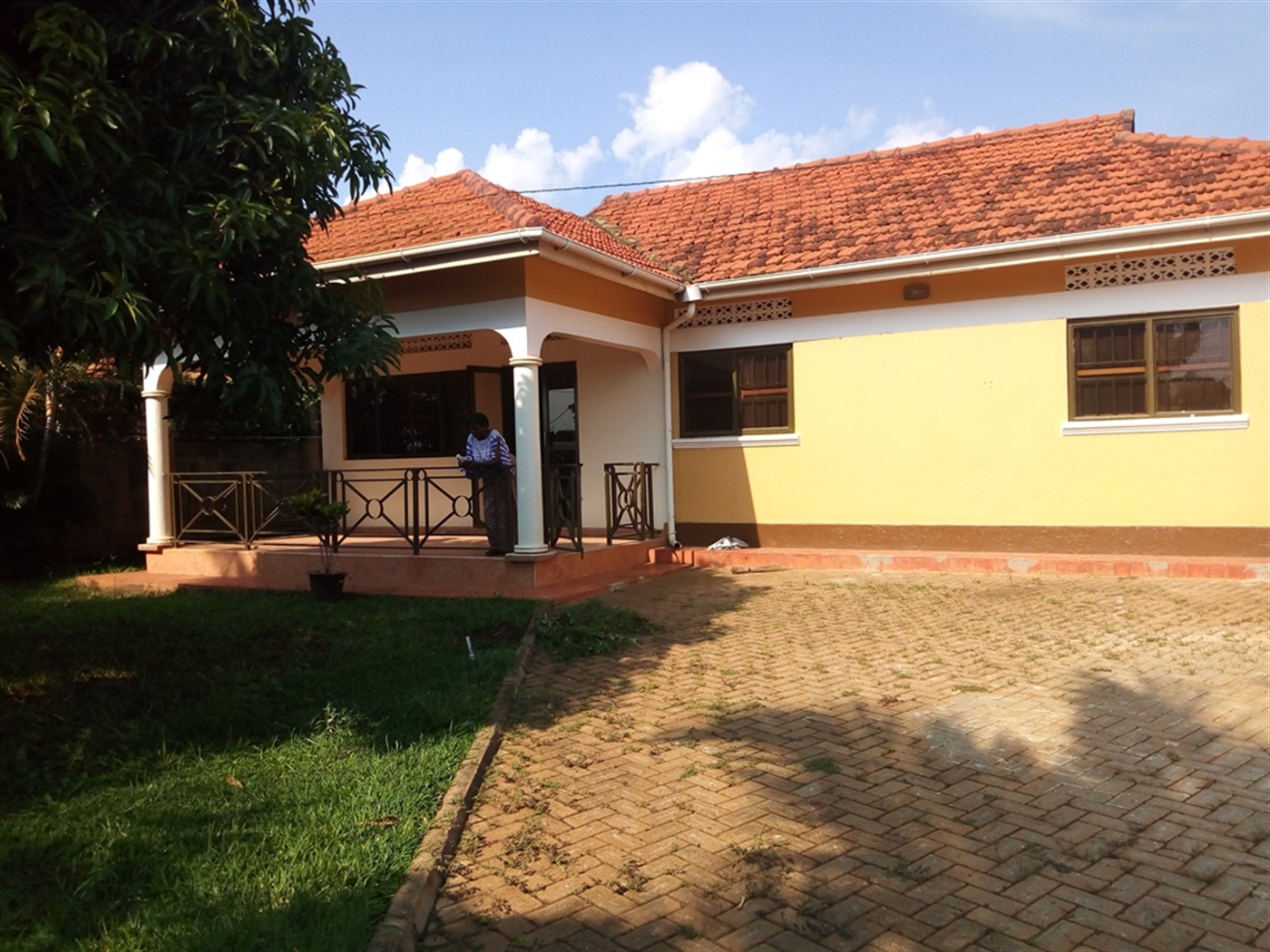 Bungalow for rent in Naalya Kampala