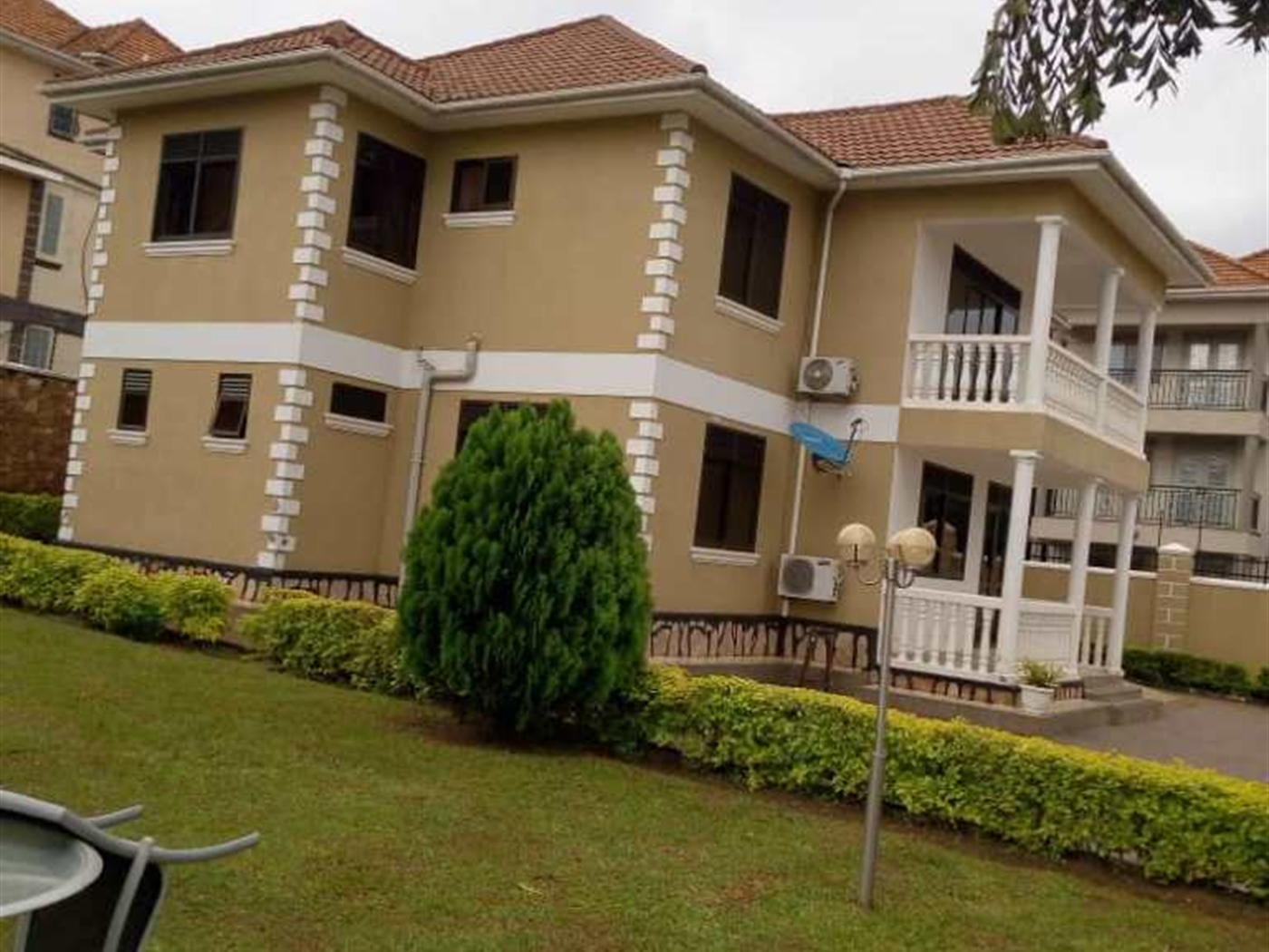 Mansion for sale in Munyonyo Kampala