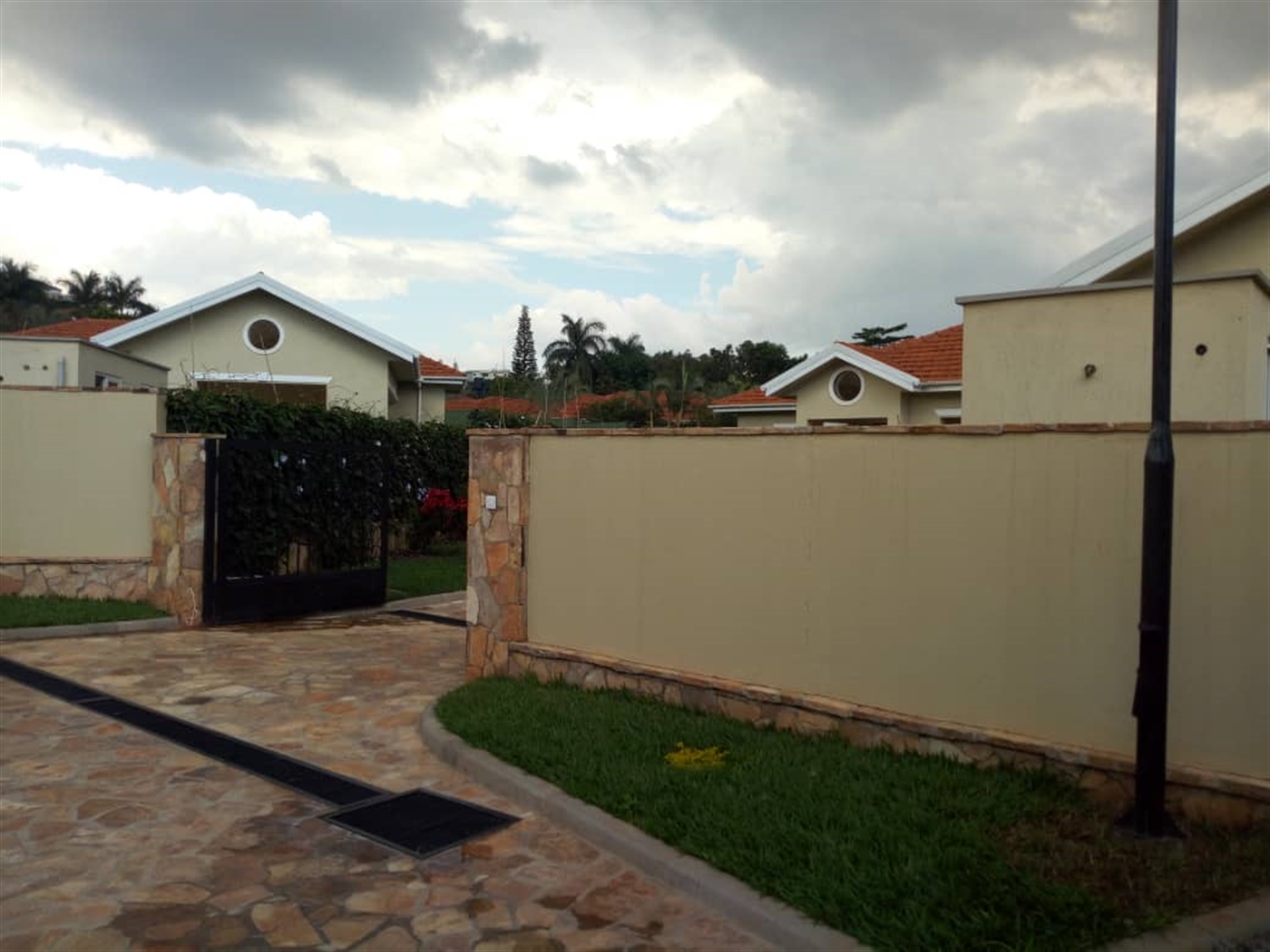 Bungalow for rent in Naguru Kampala