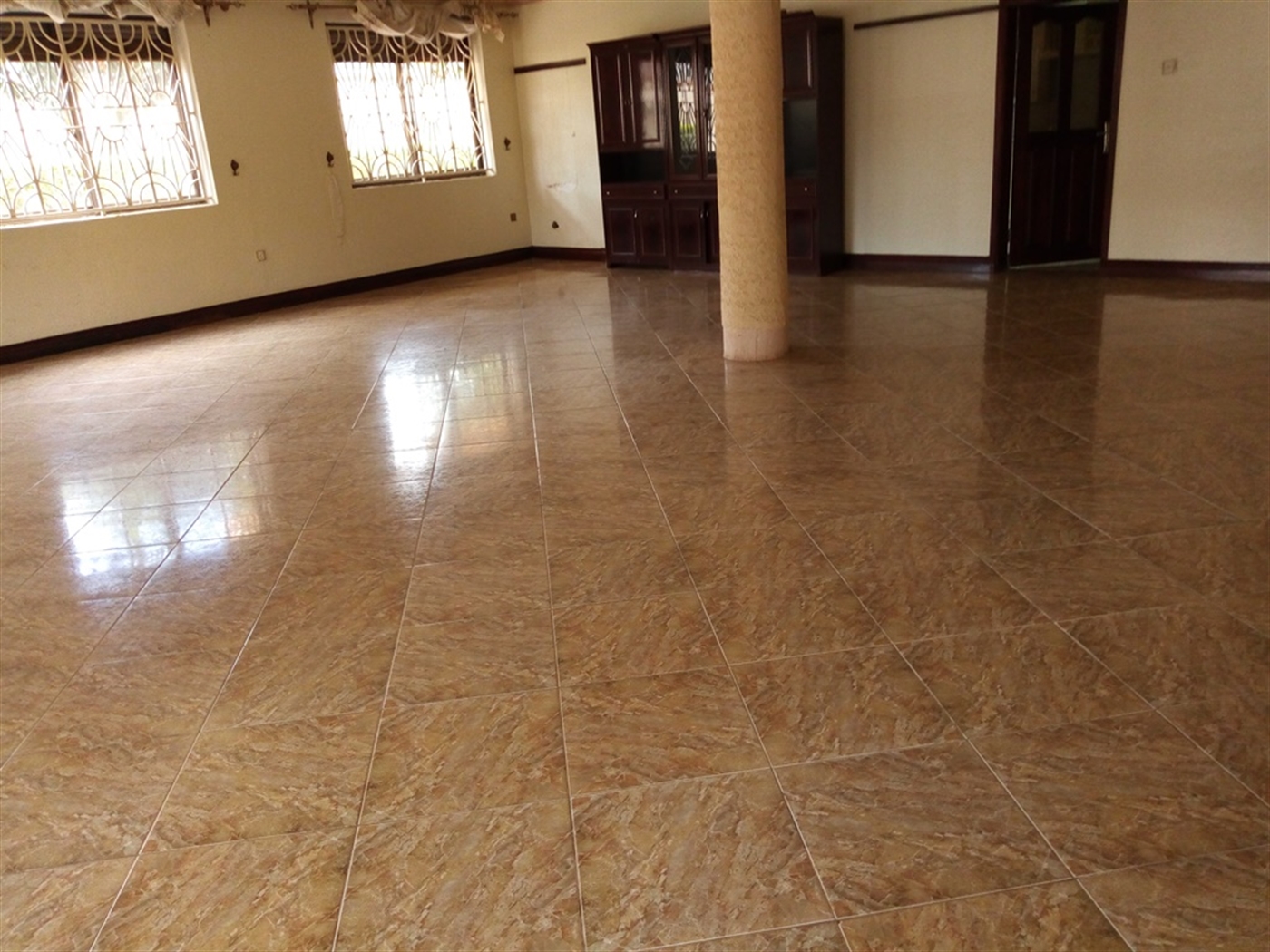 Mansion for rent in Bugoloobi Kampala