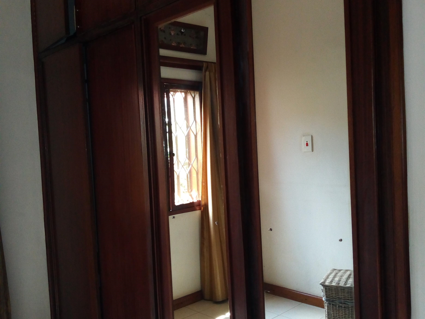 Bungalow for rent in Bugoloobi Kampala