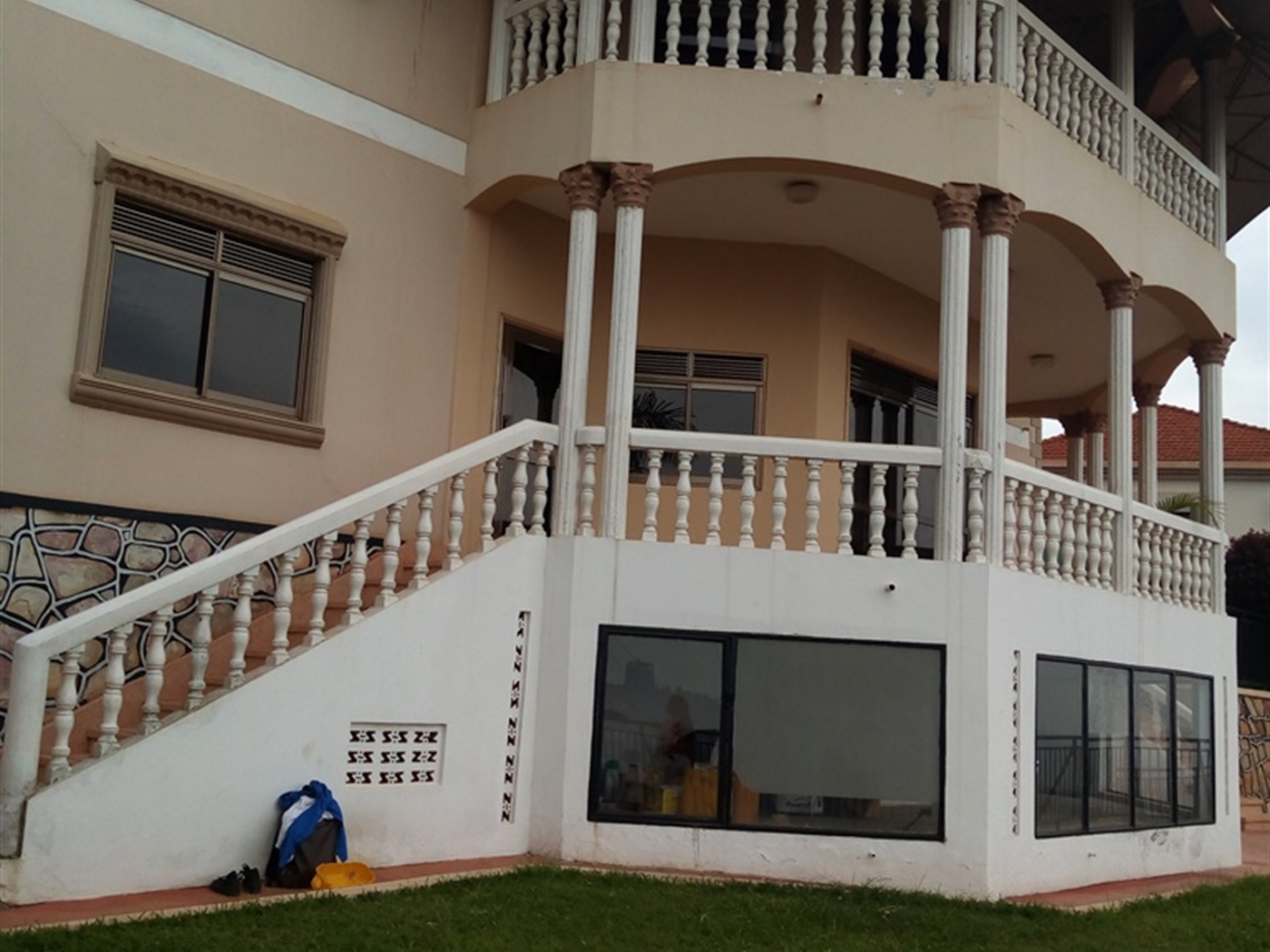 Mansion for rent in Kololo Kampala