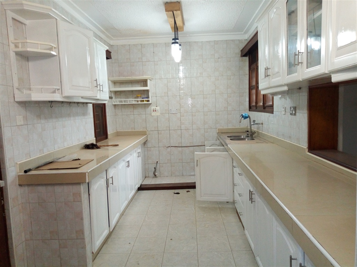 Mansion for rent in Kololo Kampala