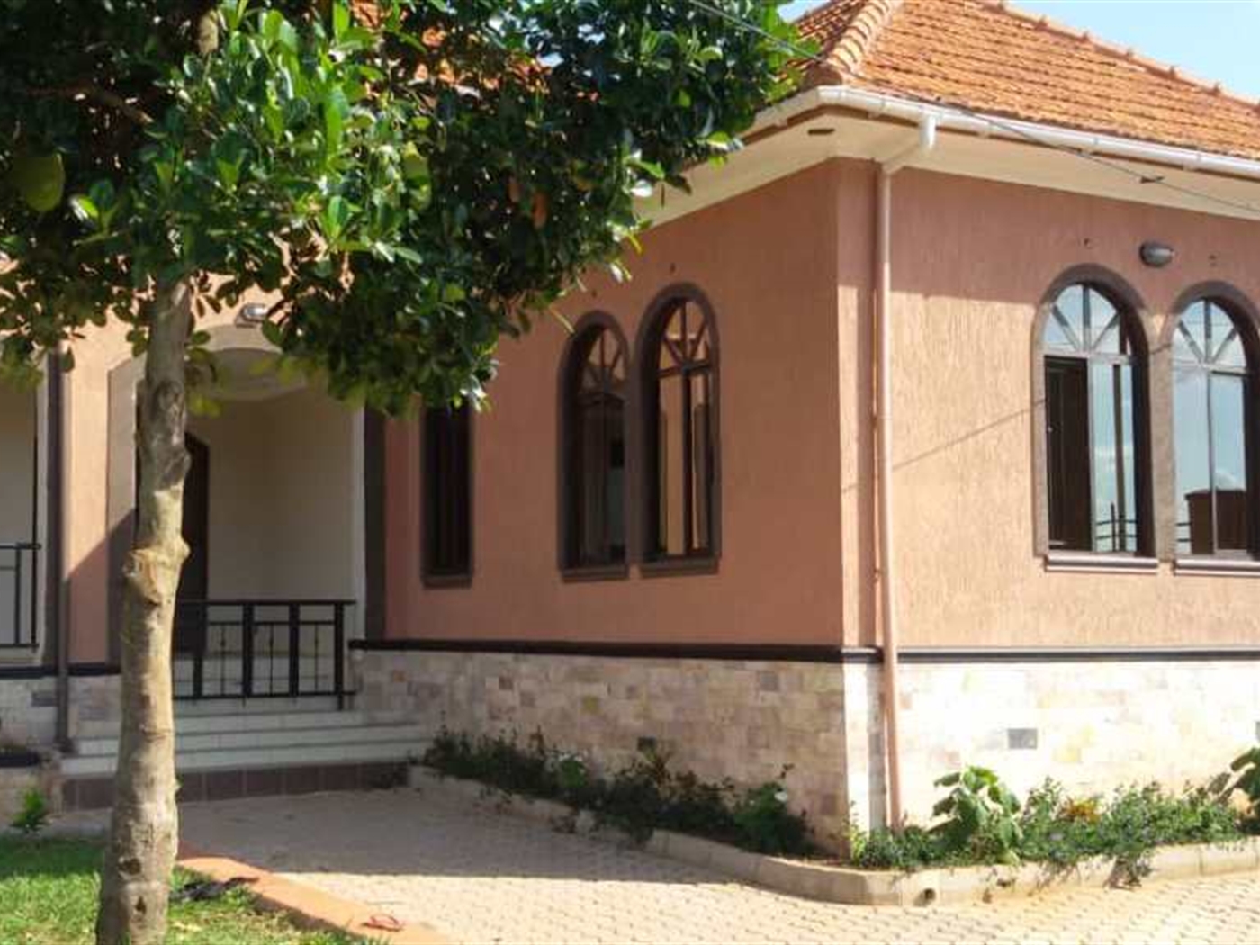 Mansion for sale in Kitende Wakiso