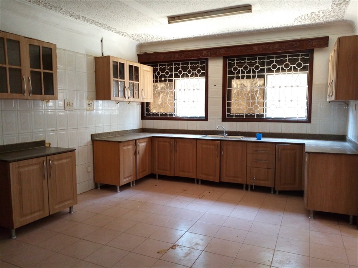 Mansion for rent in Muyenga Kampala