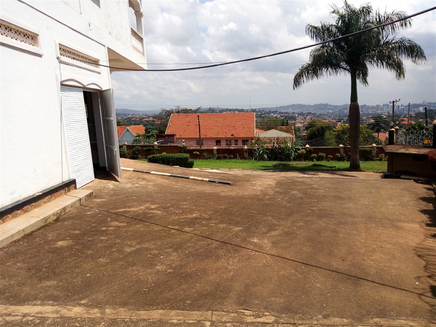 Mansion for rent in Muyenga Kampala