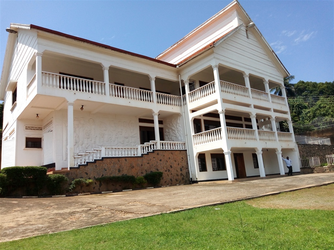 Mansion for rent in Muyenga Kampala