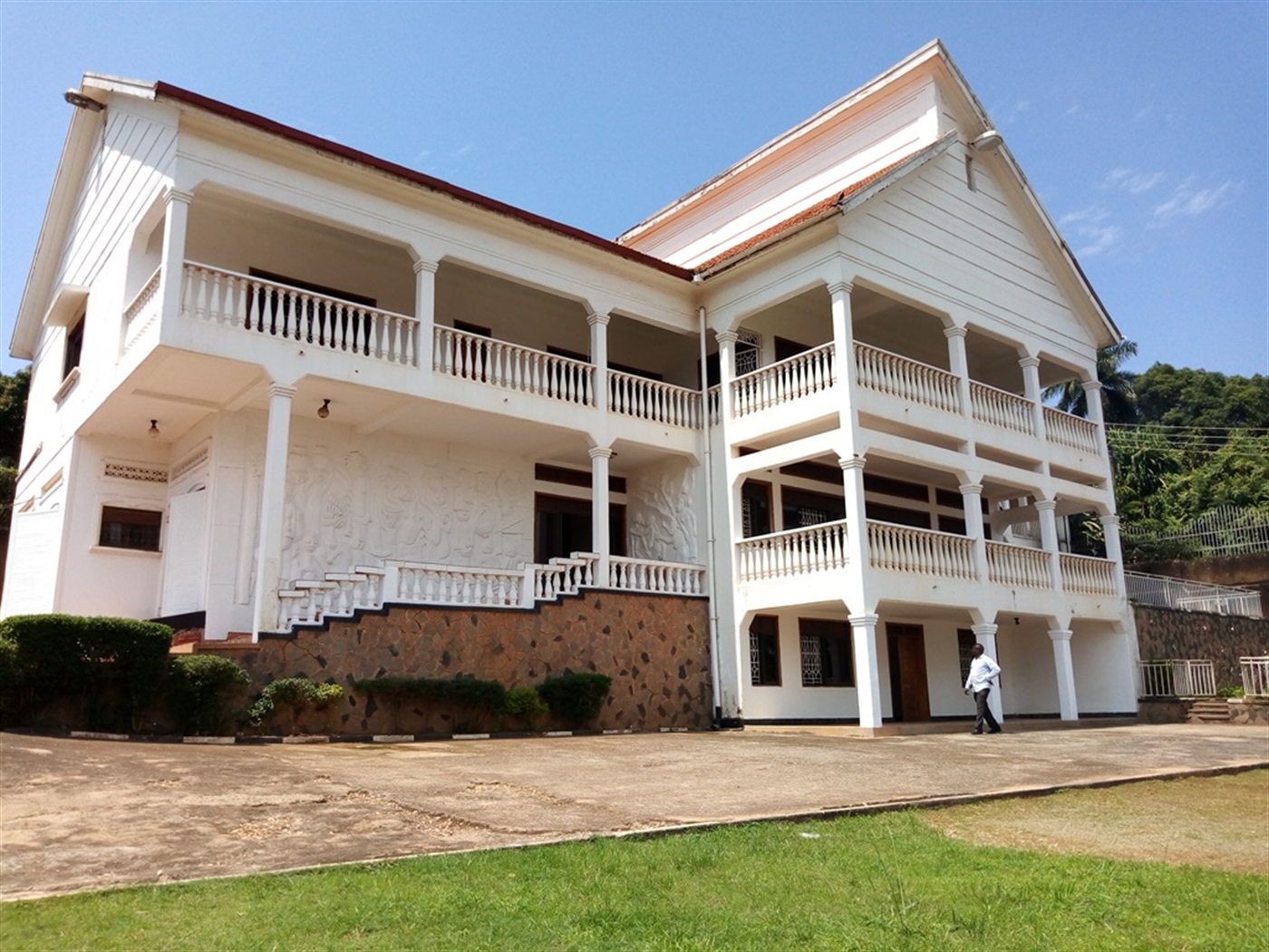 Mansion for rent in Muyenga Kampala