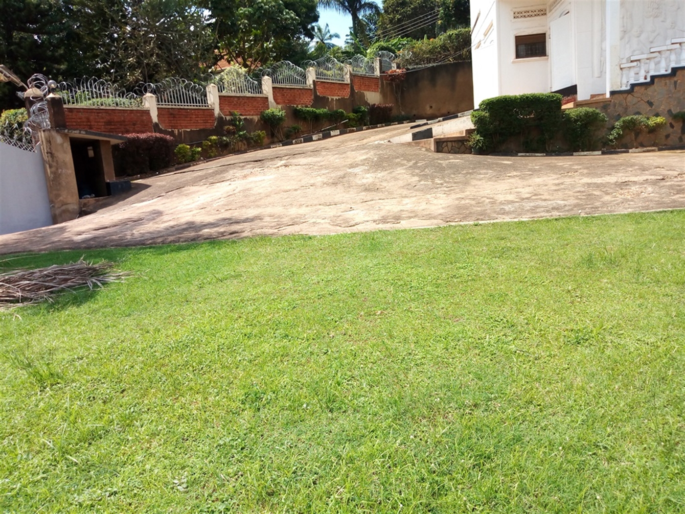 Mansion for rent in Muyenga Kampala