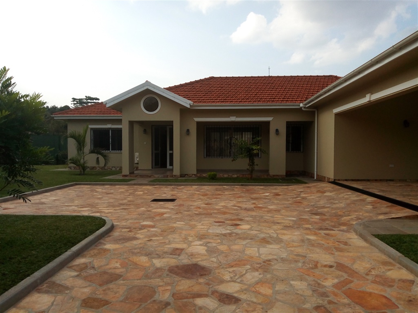 Bungalow for rent in Naguru Kampala