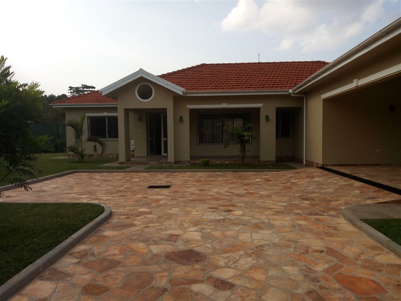 Bungalow for rent in Naguru Kampala