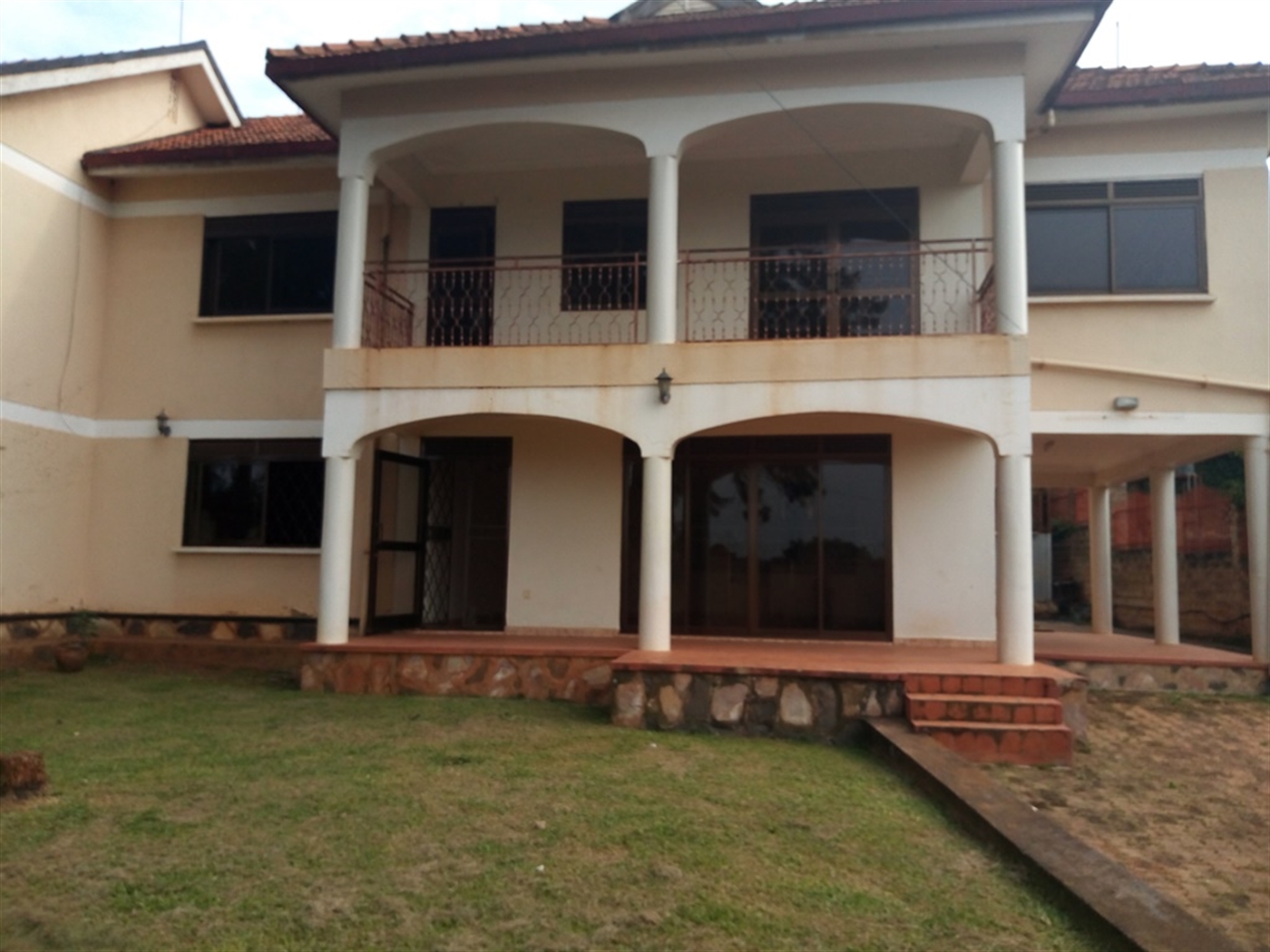 Duplex for rent in Muyenga Kampala