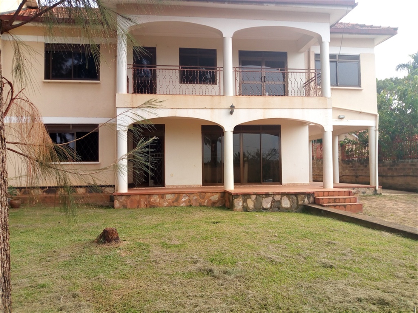 Duplex for rent in Muyenga Kampala