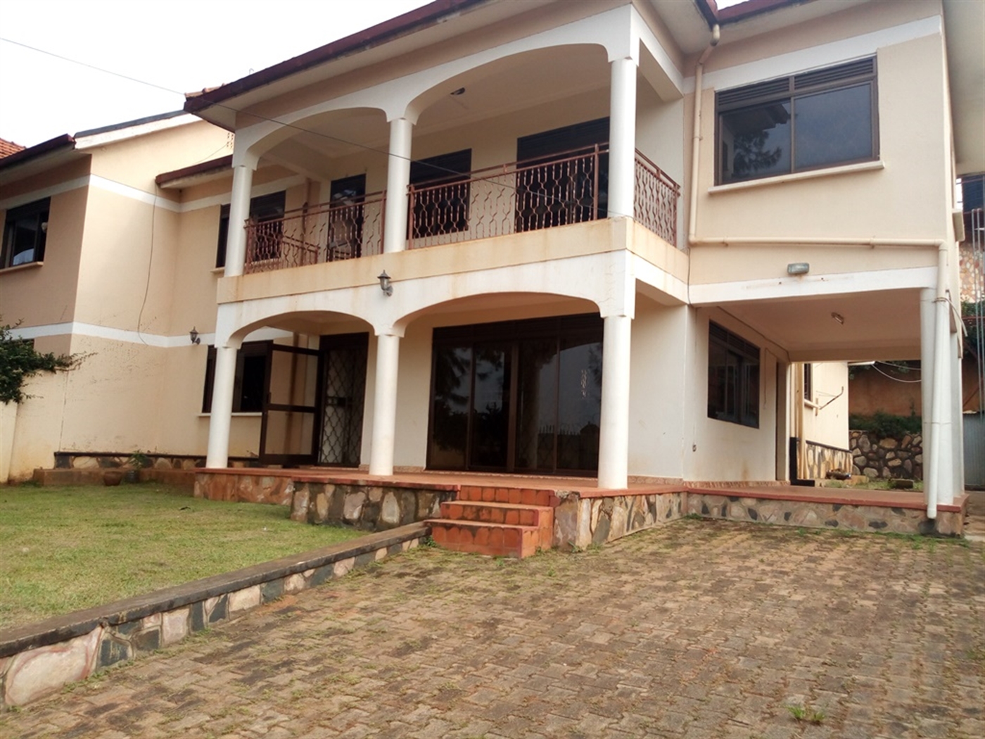 Duplex for rent in Muyenga Kampala