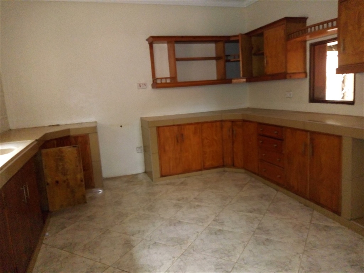 Duplex for rent in Muyenga Kampala